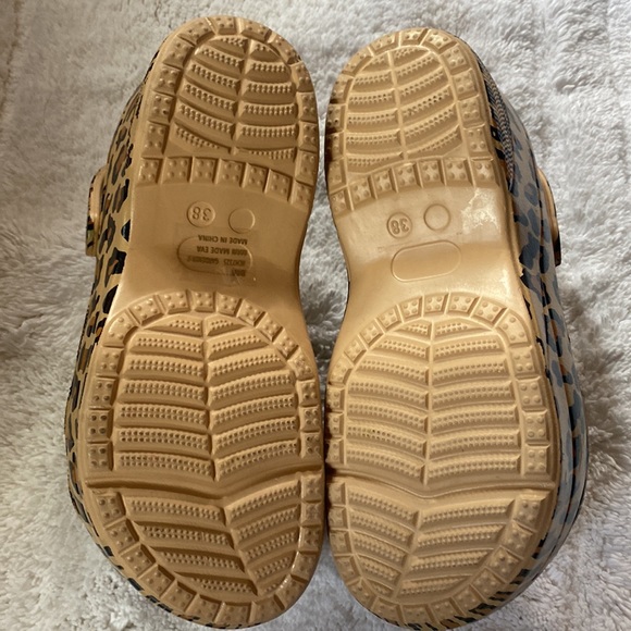 Leopard Print Platform Clogs for Women with 12 charms 
US size 7 1/2 - Picture 3 of 7